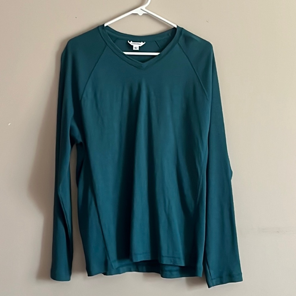 Calvin Klein long sleeve V neck shirt . Lighter weight . Great condition.
